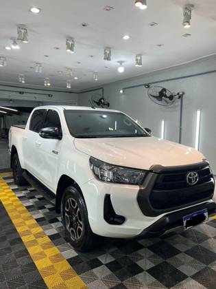 TOYOTA HILUX 2.8 D-4D TURBO DIESEL CD SR 4X4 AUTOMÁTICO TOYOTA HILUX 2.8 D-4D TURBO DIESEL CD SR 4X4 AUTOMÁTICO